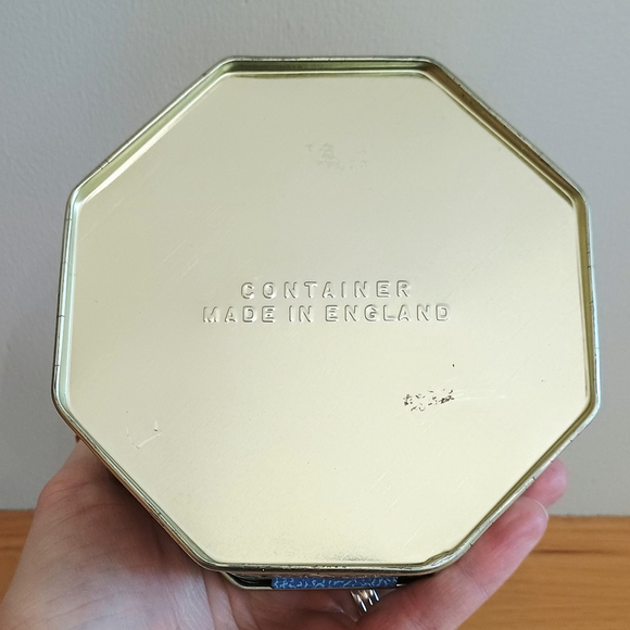 Vintage Octagon Embossed Cameo Drop Candy Tin England Blue White Gold - Picture 6 of 10